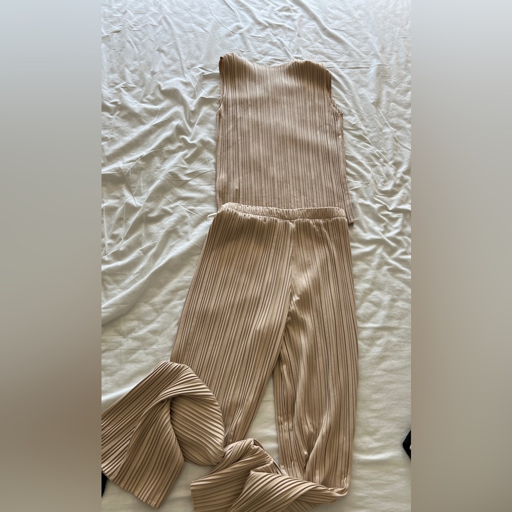 UNIQLO Pleated Knit Set | Top & Pants | Beige | Women’s XS